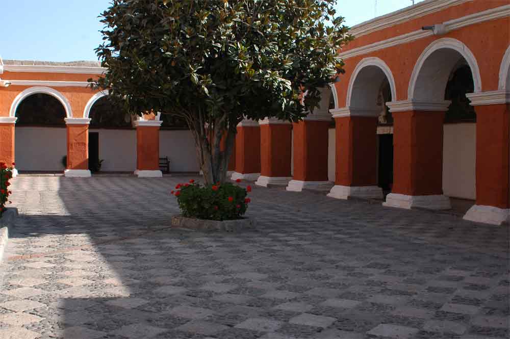 47 - Peru - Arequipa, convento de Santa Catalina, patio rojo